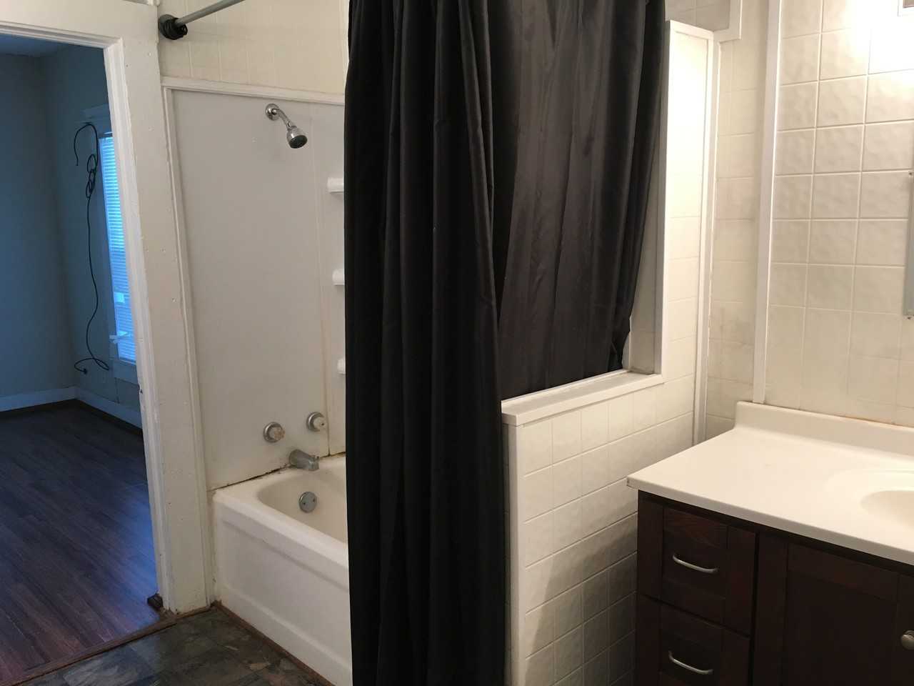 1912 Avenue E - Photo 2 of 4