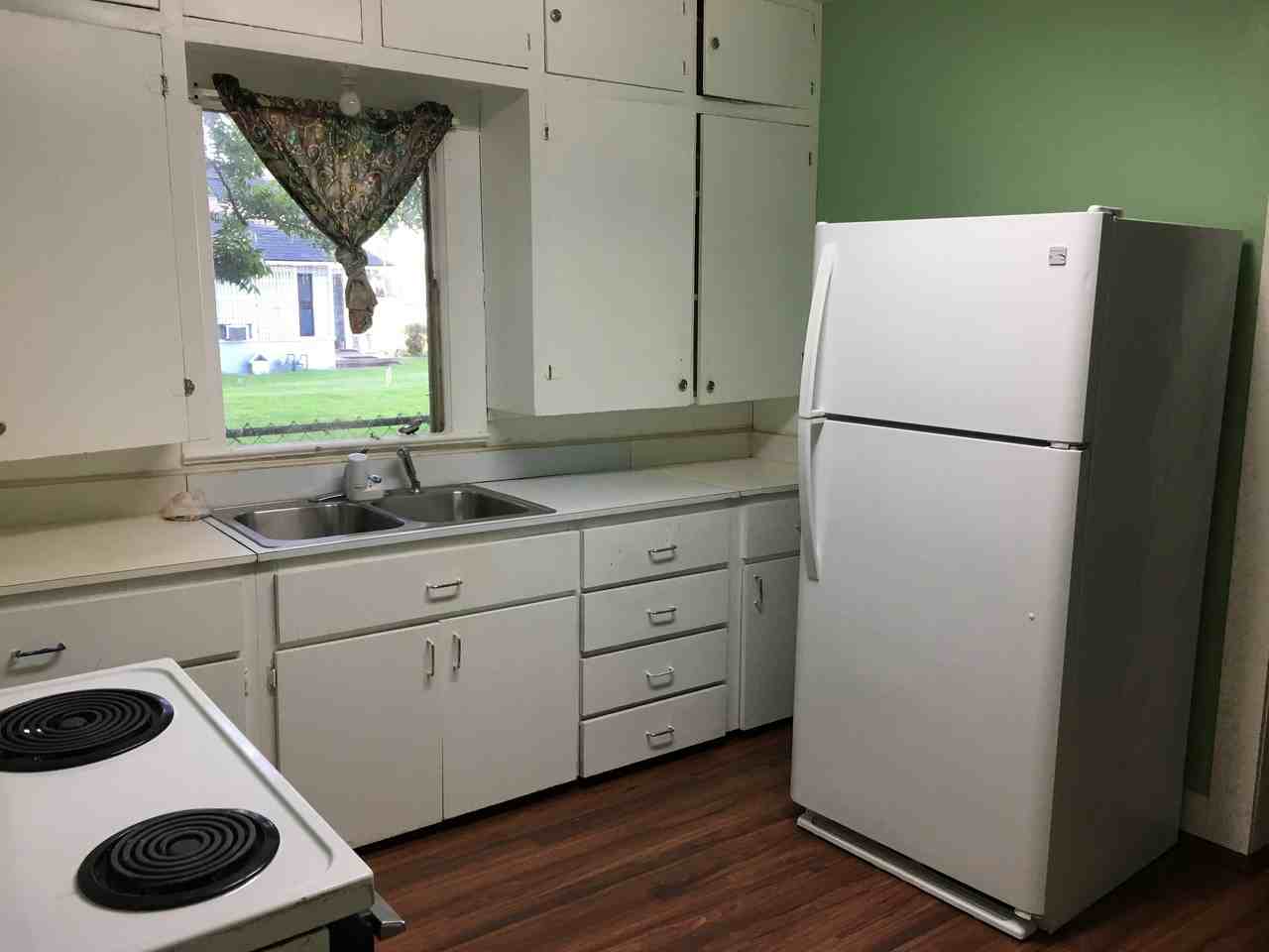 1912 Avenue E - Photo 3 of 4