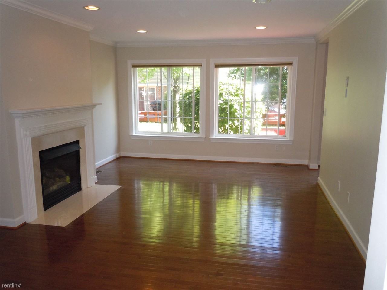 304 James Cir - Photo 3 of 21