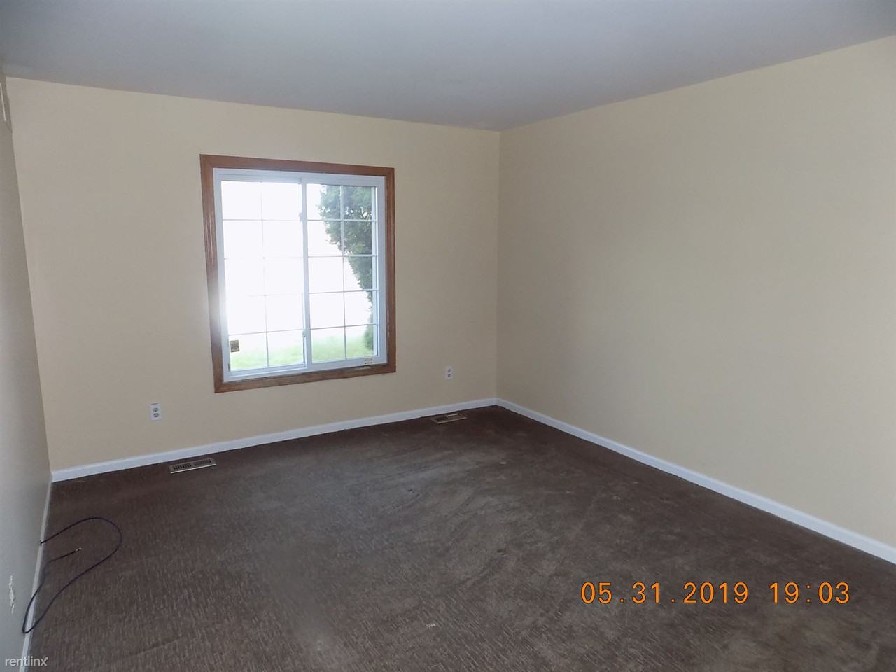15246 Ashley Ct - Photo 3 of 8