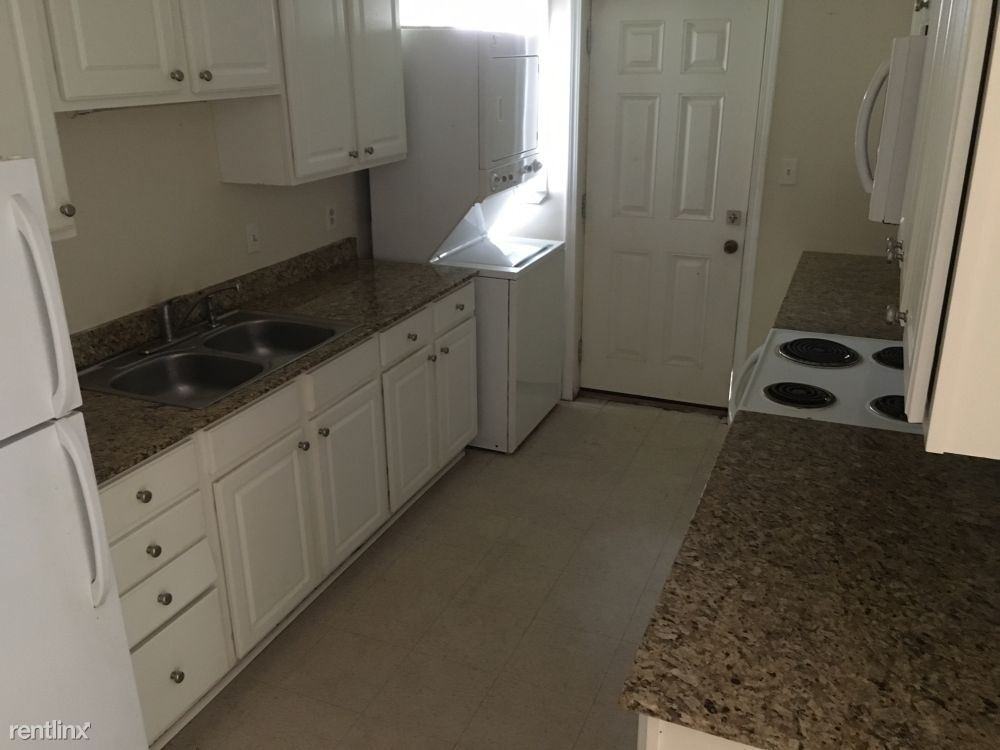 141 Pine Grove Ave - Photo 3 of 5