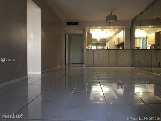 3 Royal Palm Way - Photo 2 of 9