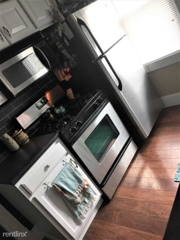 1104 W 8th St - Photo 2 of 10