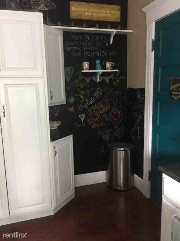 1104 W 8th St - Photo 3 of 10