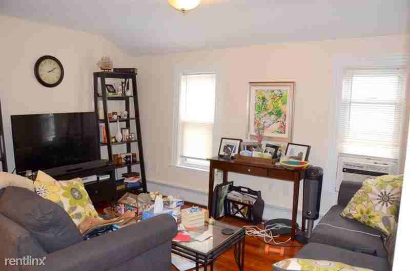 217 Willow Ave - Photo 3 of 13