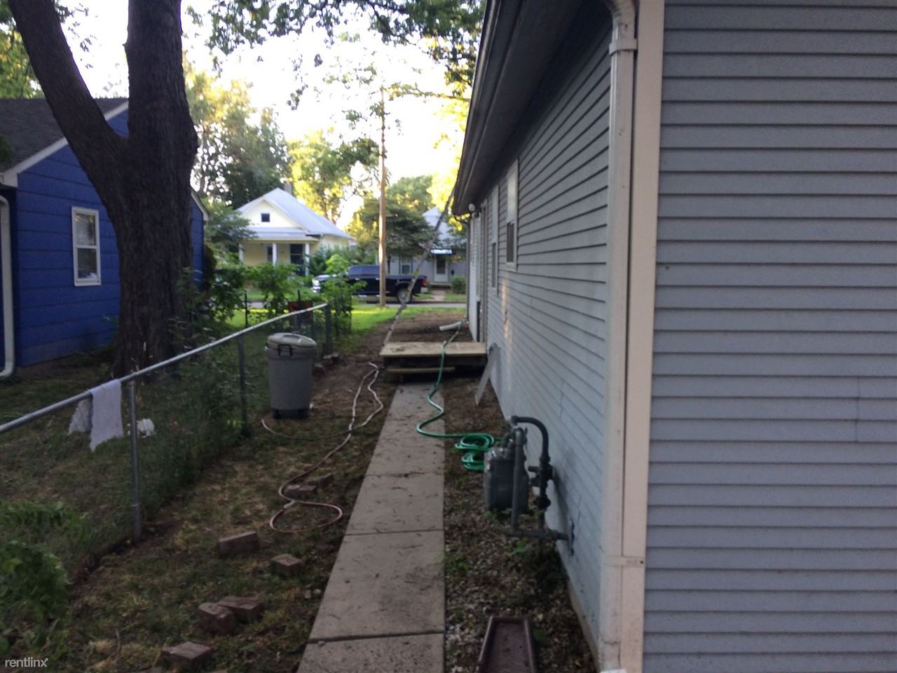 917 Colorado St - Photo 2 of 13