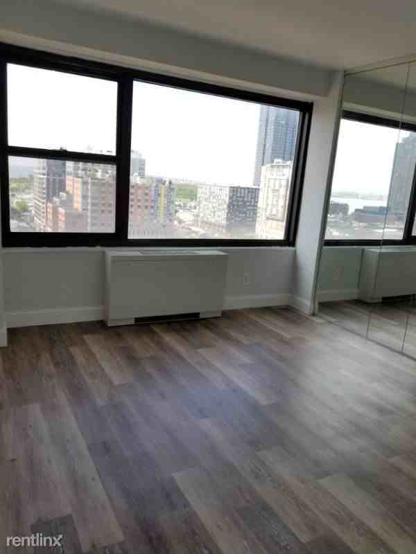 135 Montgomery Street 17a - Photo 3 of 19