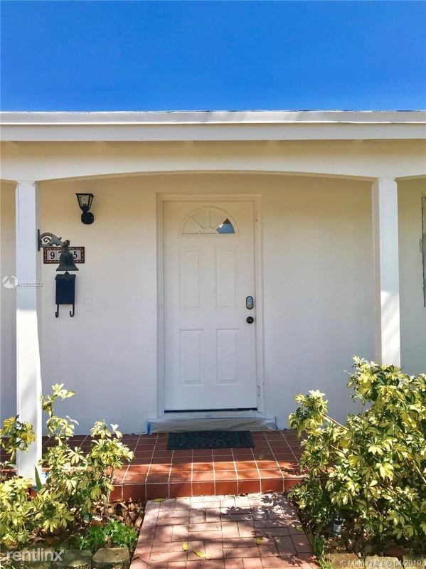 9725 SW 164 St - Photo 2 of 20