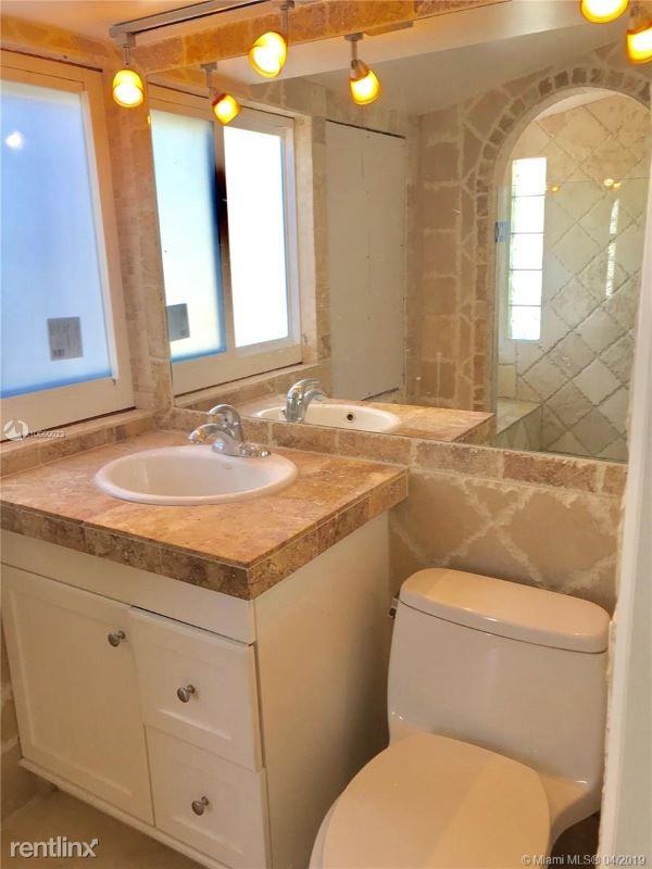 9725 SW 164 St - Photo 3 of 20