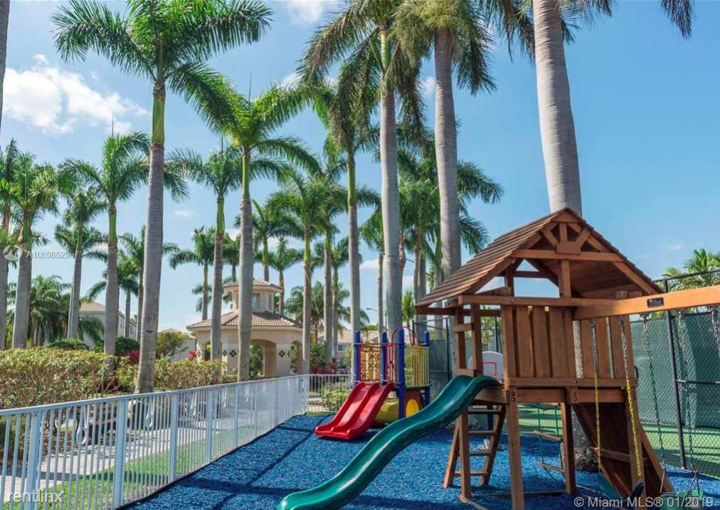 5725 NW 114th Path - Photo 3 of 9