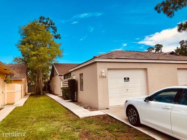 1344 Periwinkle Pl - Photo 2 of 10