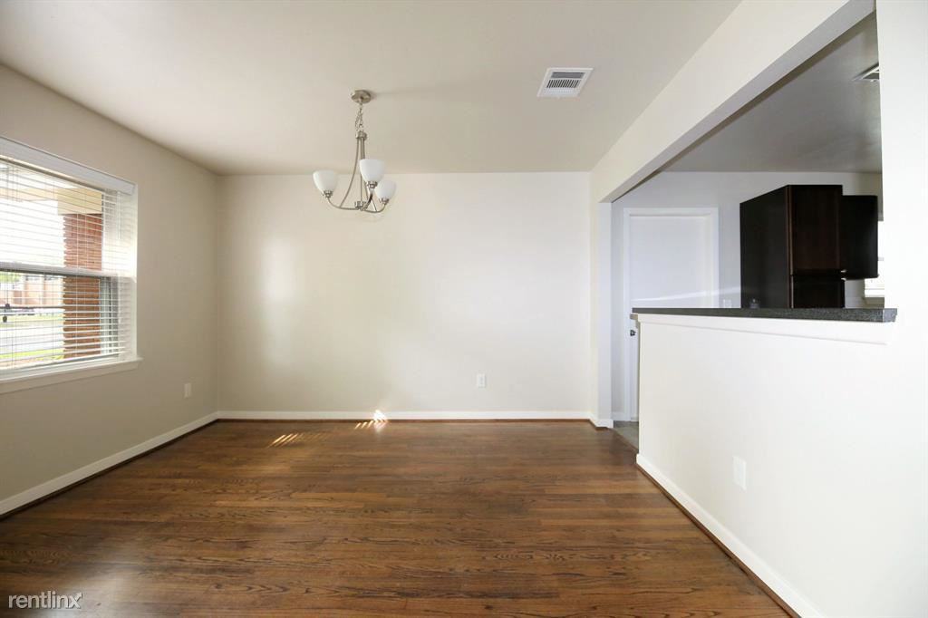 4718 - Photo 3 of 10