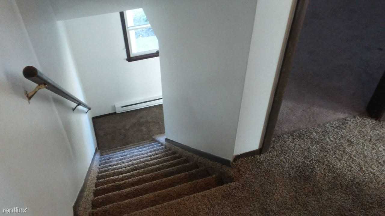 5002 Maple Drive Vienna, OH 44473 - Photo 3 of 10