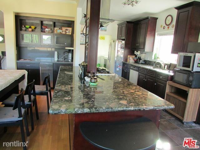 1550 Greenfield Ave - Photo 2 of 10