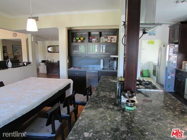 1550 Greenfield Ave - Photo 3 of 10