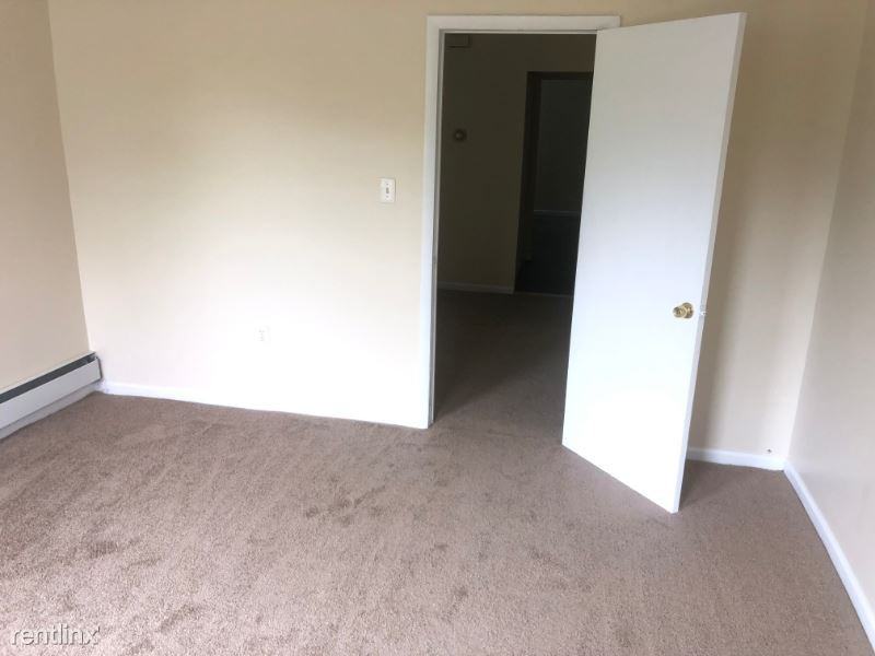 489 S 16th St 2 - Photo 3 of 10