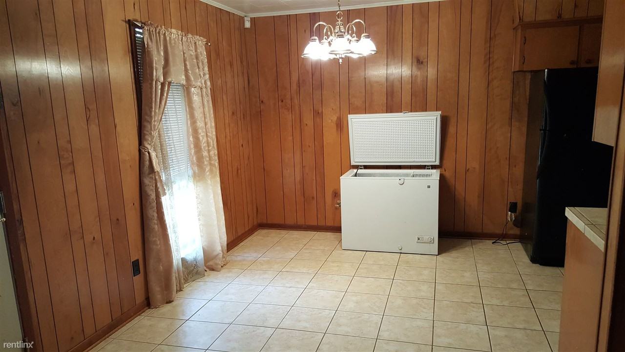 303 Bloomfield Dr - Photo 3 of 7