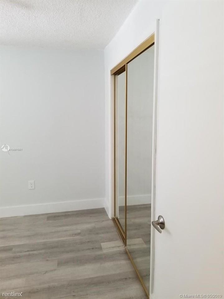 2496 SW 17th Ave - Photo 2 of 12