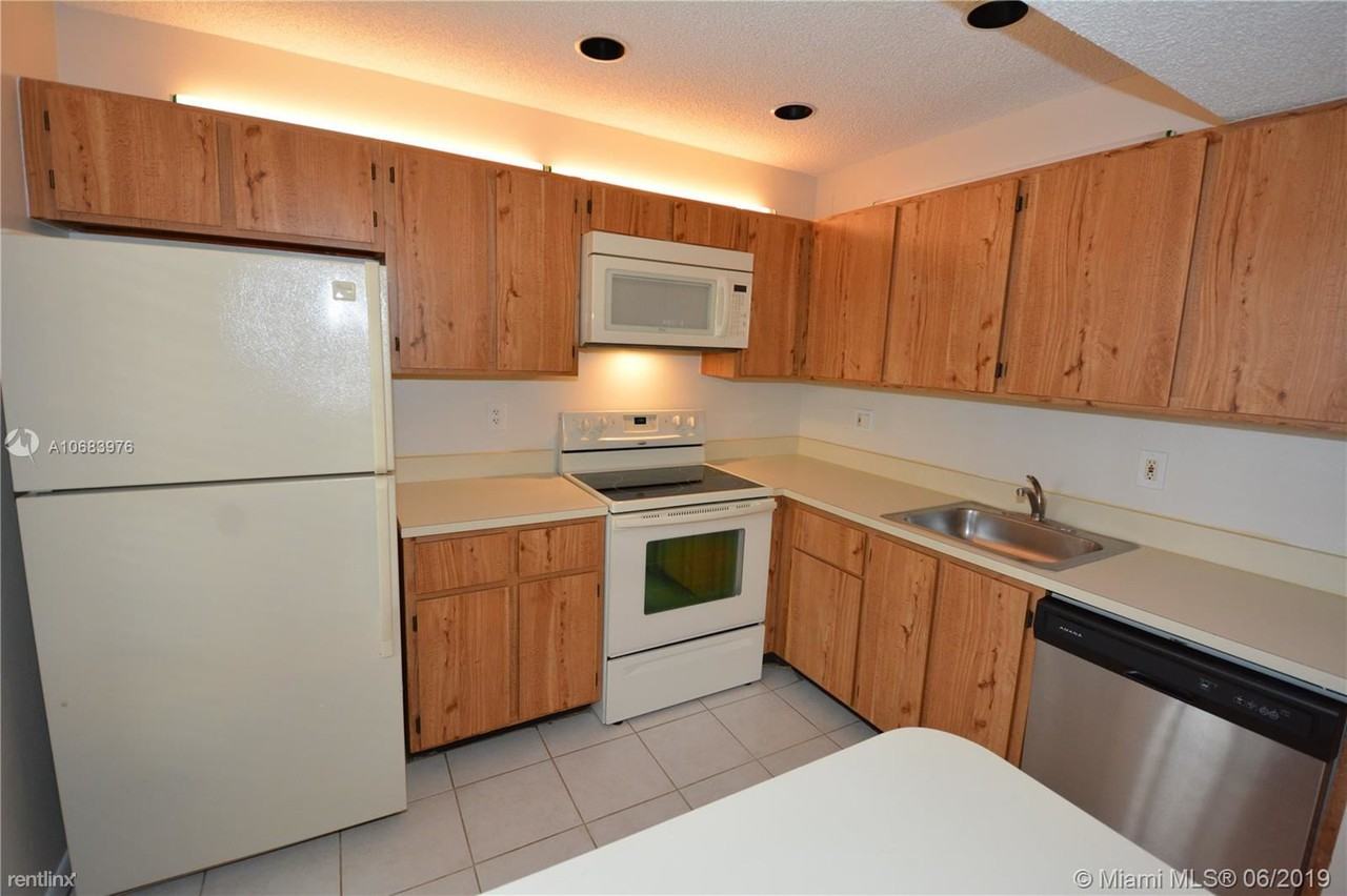11931 NW 11th St - Photo 2 of 16