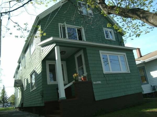 225 Hecla St - Photo 3 of 7