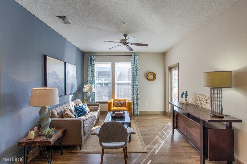 120 W Grant St - Photo 3 of 5
