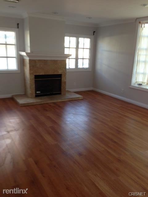 19224 Sylvan St - Photo 2 of 10