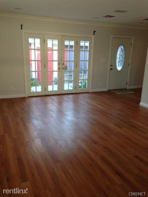 19224 Sylvan St - Photo 3 of 10