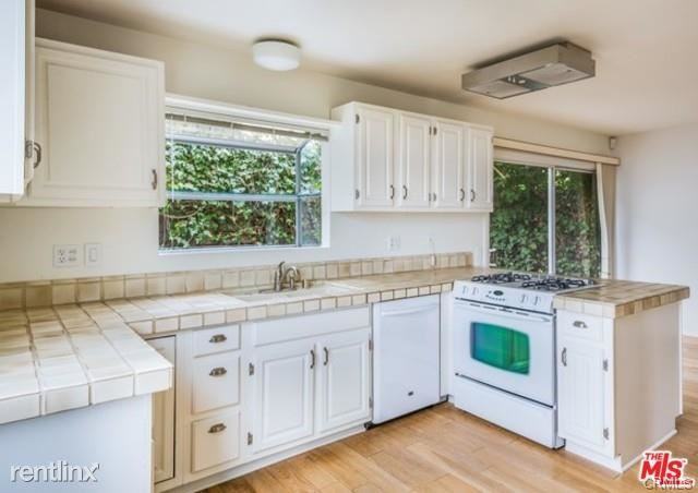 6232 Tapia Dr - Photo 2 of 10