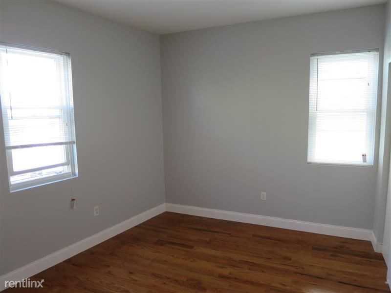 360 Somerville Ave - Photo 3 of 10