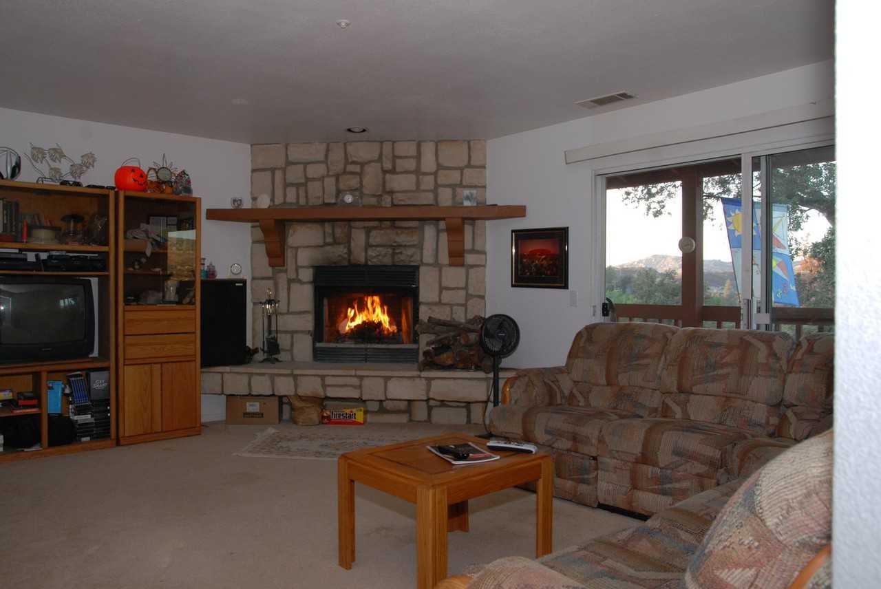 9502 Elm Dr - Photo 3 of 7