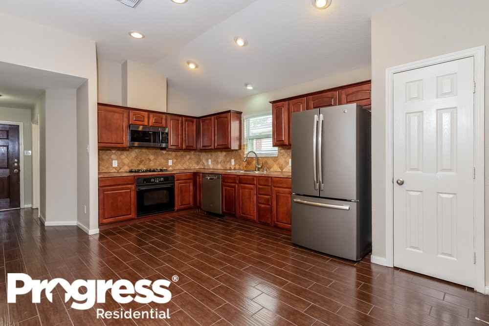 1014 Auburn View Ln - Photo 2 of 21