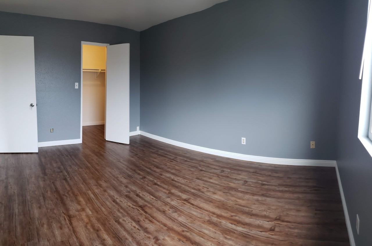 411 Oswego Ave - Photo 2 of 5