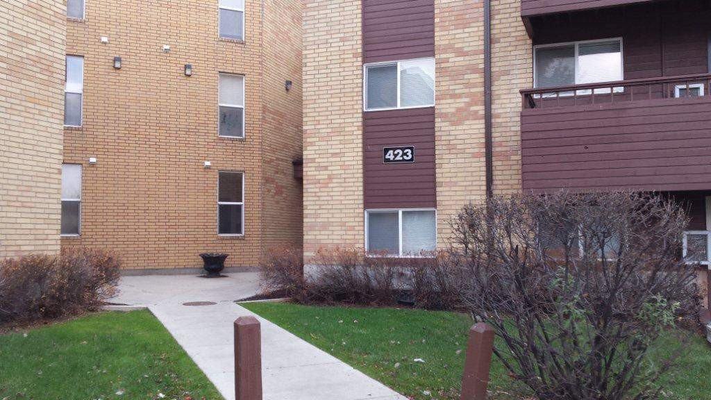 423 Tait Ct, Saskatoon, SK S7H 5L3 2 Bedroom Apartment for 1,000/month