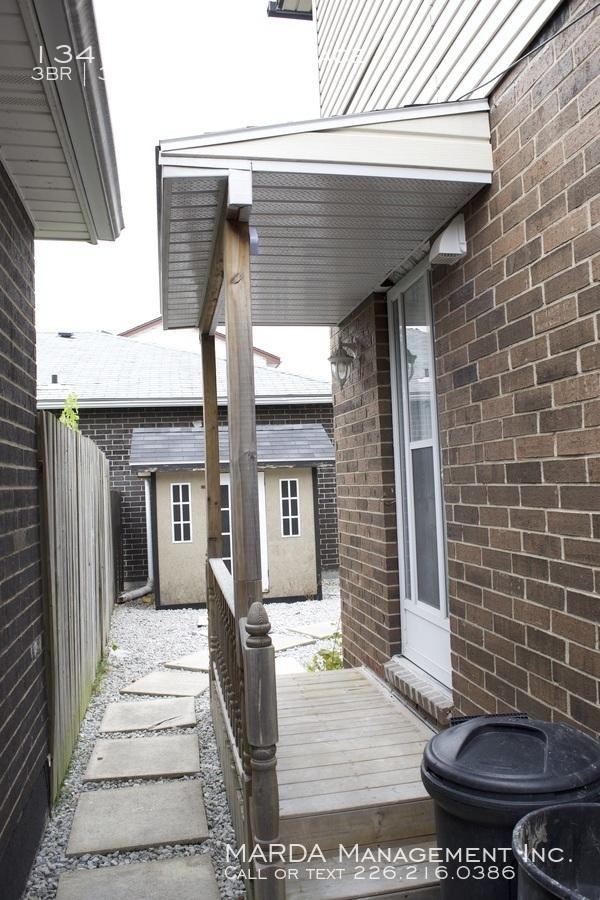 1341 Arncliffe Pl - Photo 2 of 25