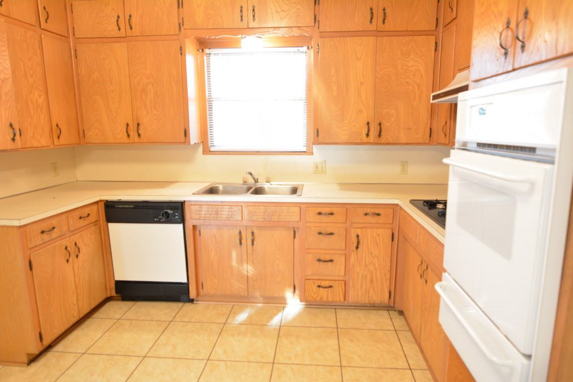 3306 East Dr - Photo 5 of 19