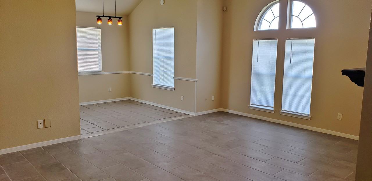 3809 Oak Valley Dr - Photo 3 of 26