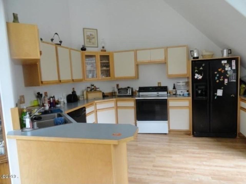 740 Swan Hill Dr - Photo 2 of 6