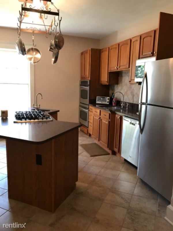 532 Washington Street - Photo 2 of 10