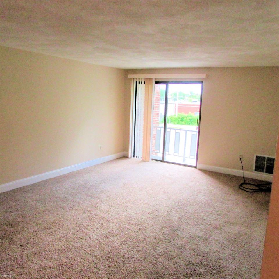 42 West St - Photo 2 of 6