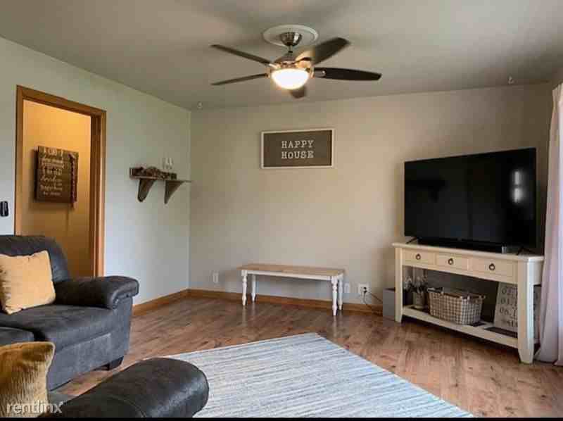 275 Broadway St - Photo 3 of 15