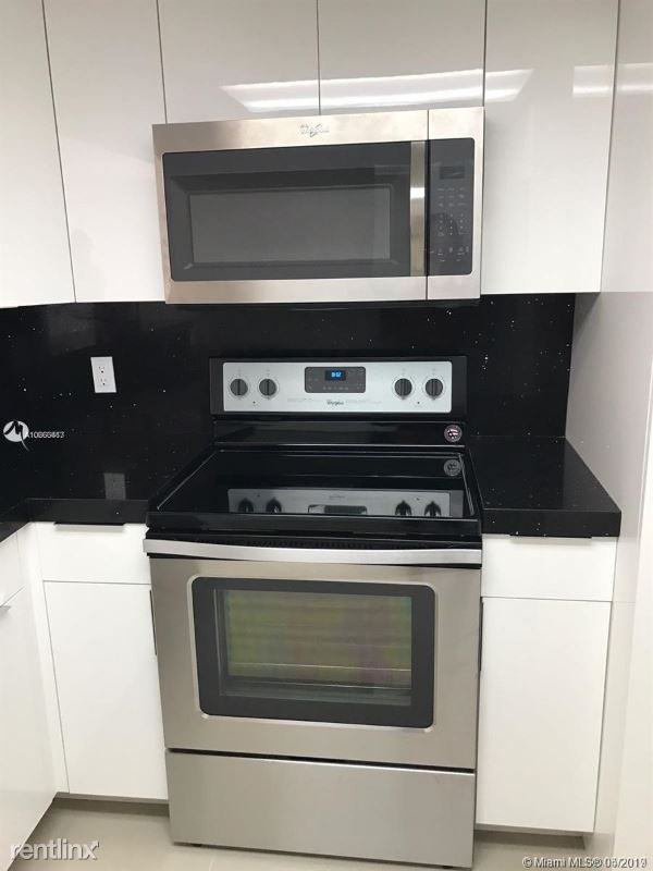 8303 SW 142nd Ave - Photo 3 of 11