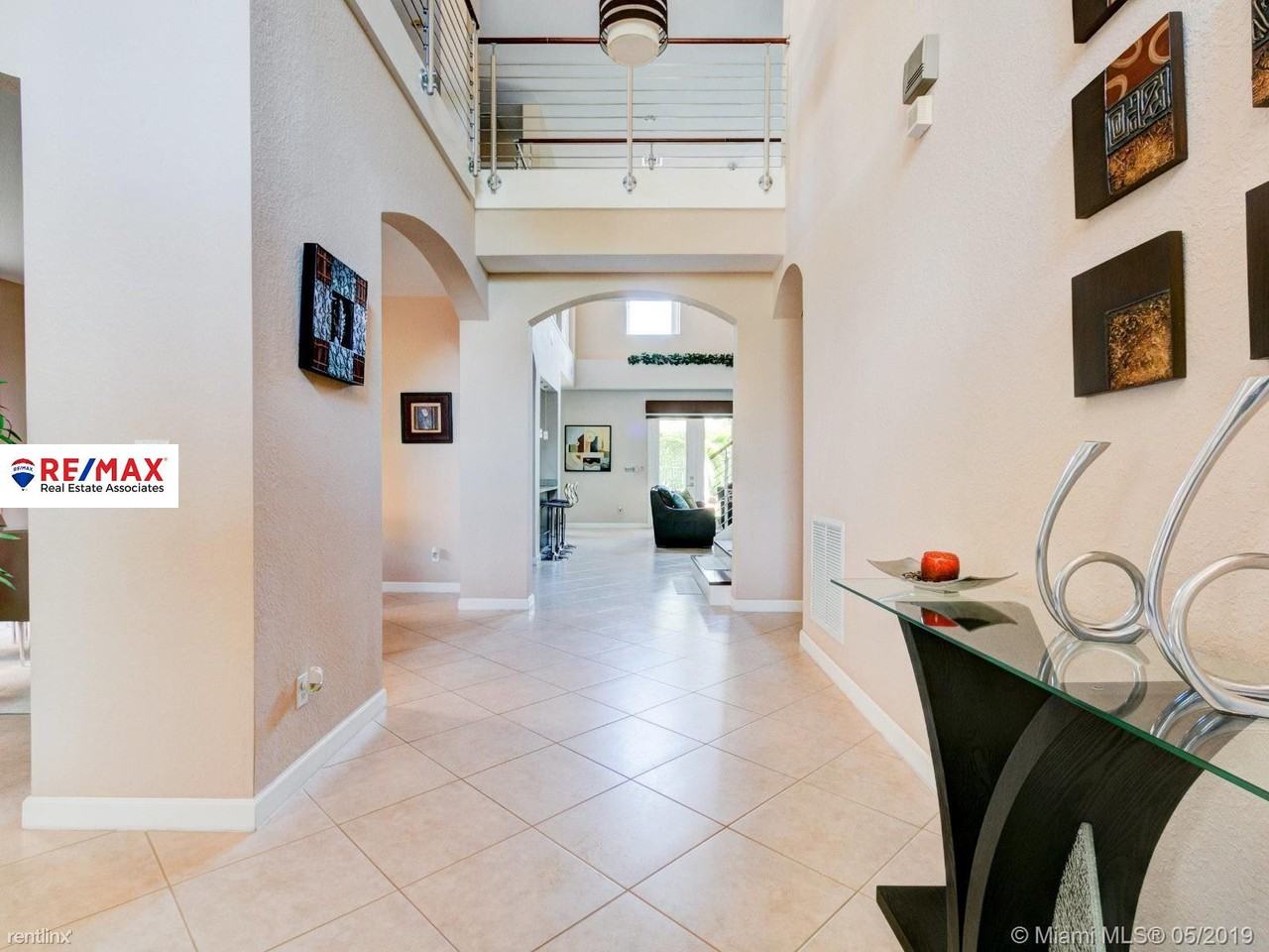 19155 N Gardenia Ave - Photo 2 of 31