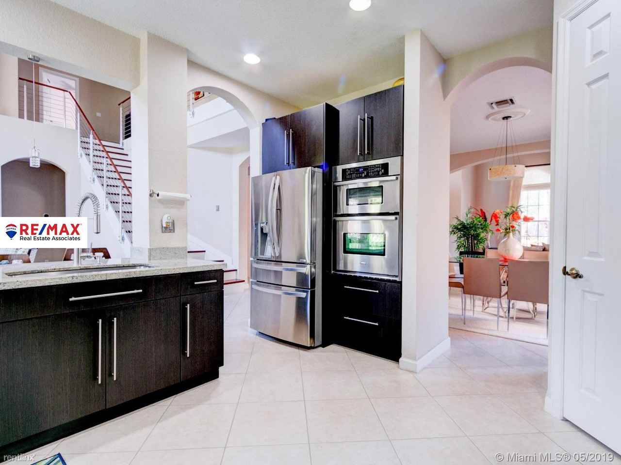 19155 N Gardenia Ave - Photo 3 of 31