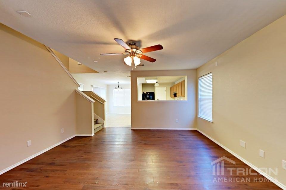 19 Bedford Bay - Photo 2 of 16