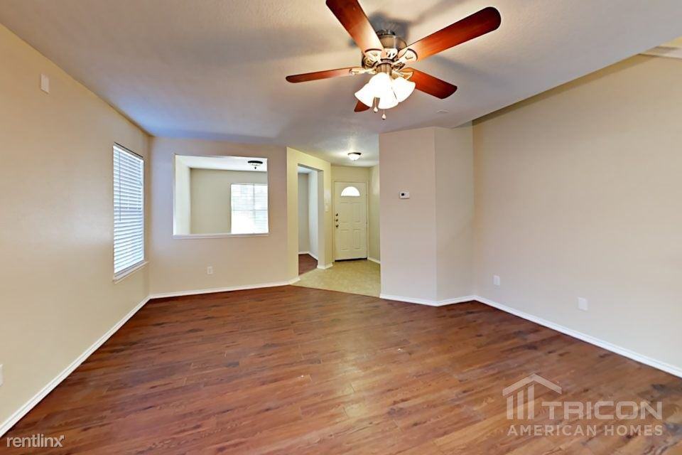 19 Bedford Bay - Photo 3 of 16