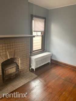 807 Oak St 3 - Photo 2 of 6