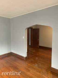 807 Oak St 3 - Photo 3 of 6