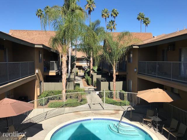 9348 SOMERSET - Photo 2 of 8