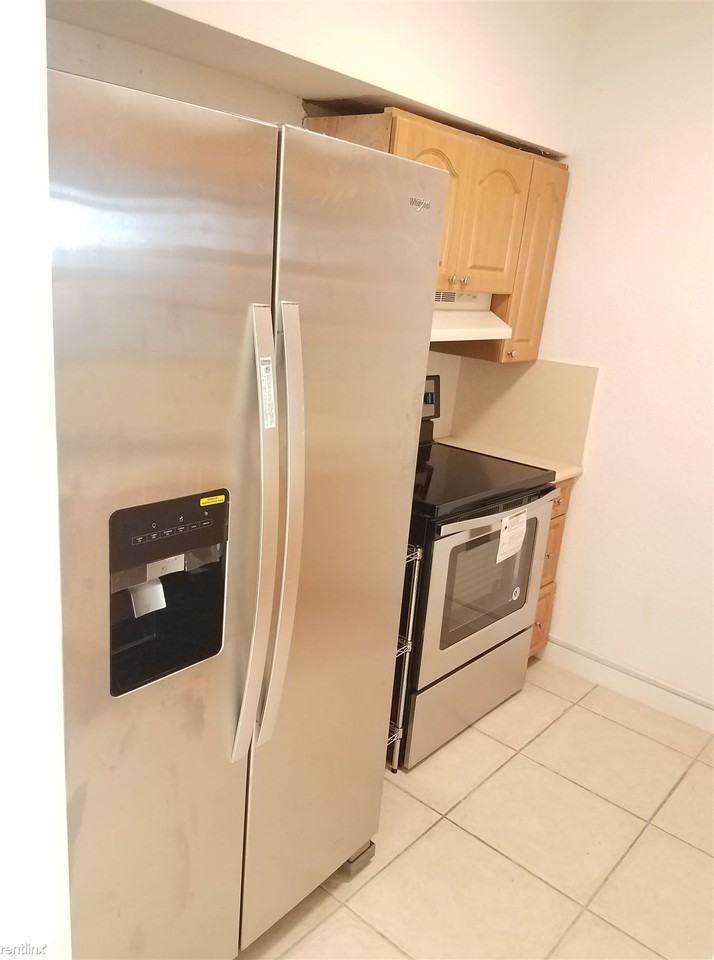 7945 East Dr - Photo 3 of 9