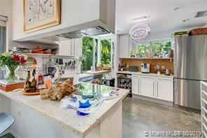 734 Michigan Ave - Photo 3 of 10